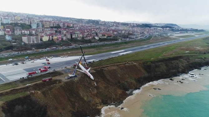 Pistten çıkan Pegasus uçağının enkazı kaldırıldı galerisi resim 8