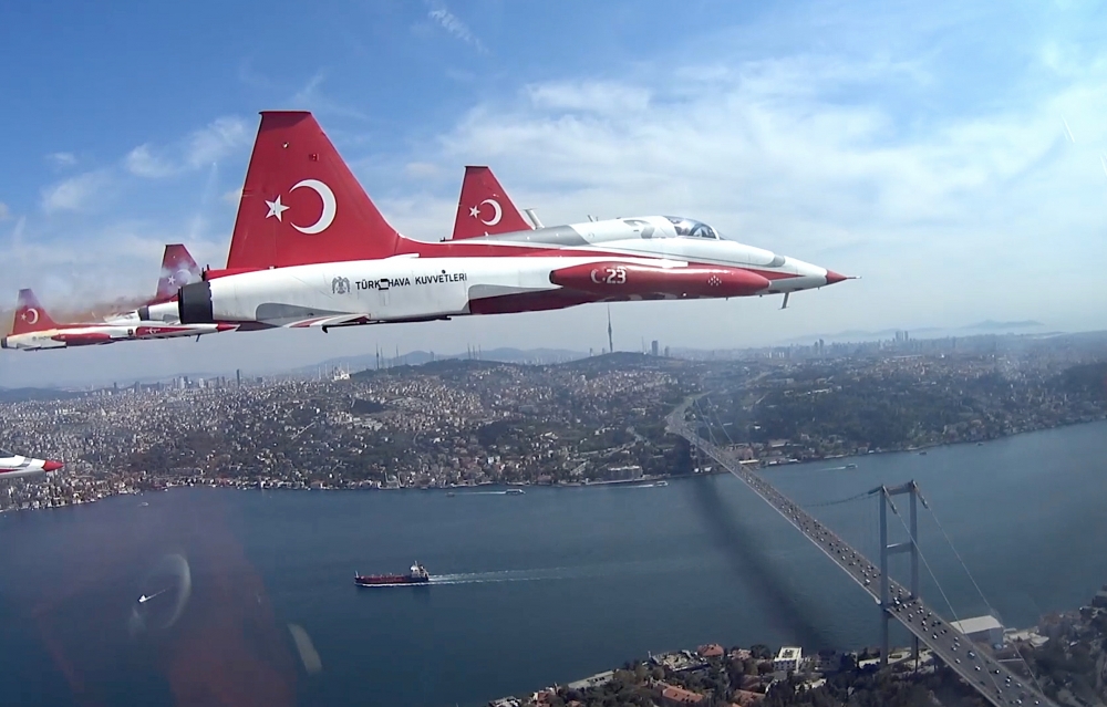 Türk Yıldızları'nın İstanbul'u selamlaması galerisi resim 3