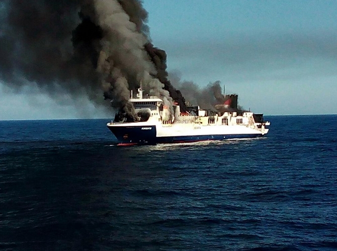 İspanya'da feribotta yangın çıktı galerisi resim 3