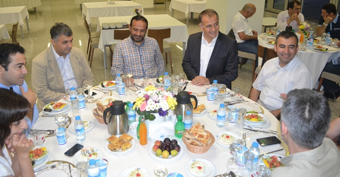 zaman.com.tr ailesi, internet medyacıları ile iftarda buluştu galerisi resim 10