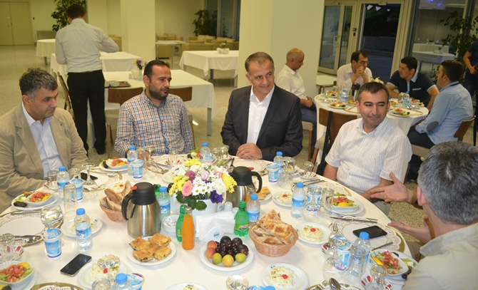 zaman.com.tr ailesi, internet medyacıları ile iftarda buluştu galerisi resim 11