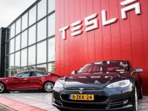 Tesla, konut çatıları için güneş paneli satacak