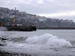 Marmara Denizi'nde etkili olan poyraz ulaşımı engelliyor