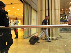 Londra'daki Stansted Havalimanı'nda terör nedeniyle bir kişi gözaltına alındı