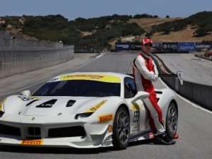 Michael Fassbender Ferrari Challenge'da yarışıyor