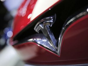 Tesla, Model 3'ün premium özelliklerini yayınladı