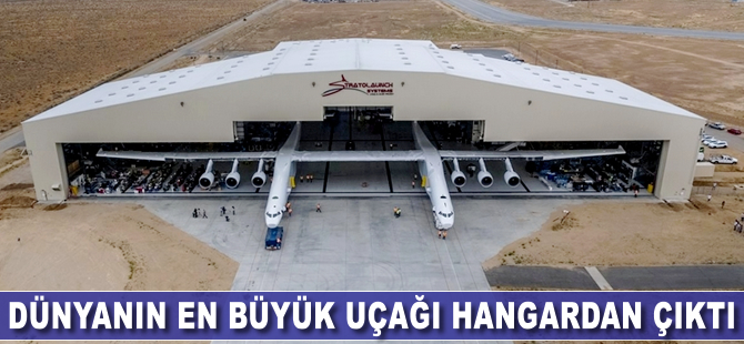 Dünyanın en büyük uçağı hangardan çıktı