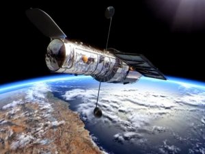 Hubble Teleskobu, ışığın bükülüşünü kayda aldı