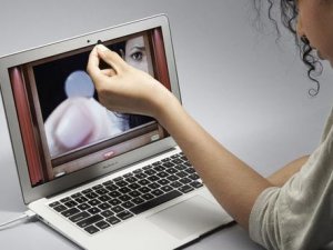 Facebook webcam'den sizi mi izliyor?
