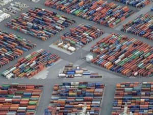 Euro Bölgesi'nde ihracat azaldı, ithalat arttı