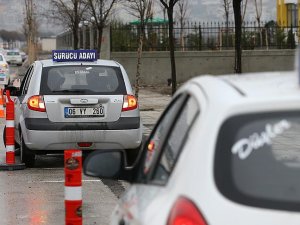 Ehliyet sınavlarında yeni soru dönemi başlıyor