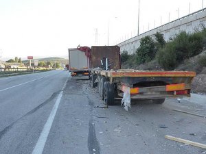 Tokat'ta kamyonet ile tır çarpıştı: 3 ölü, 2 yaralı