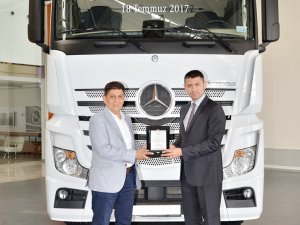 Mercedes-Benz Türk, Kökez Uluslararası Nakliyat’a 20 adet Actros çekici teslim etti