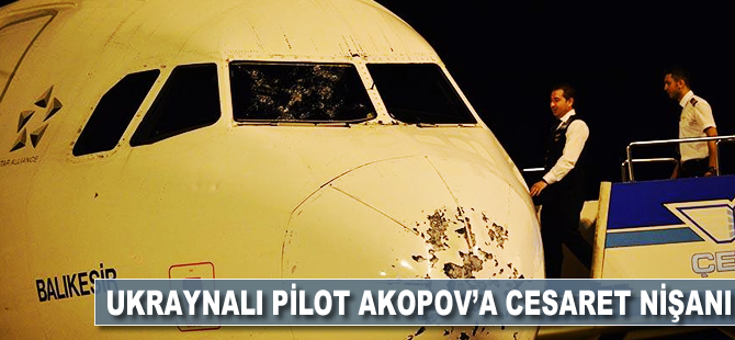 Ukraynalı pilot Akopov'a cesaret nişanı