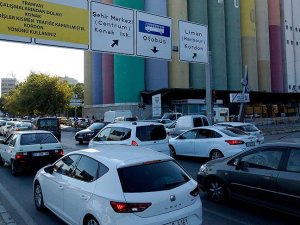 Grev ve tramvay çalışmaları İzmir trafiğini durdurdu