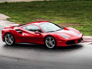 S&S Motors 2.6 milyon liralık Ferrari satışı gerçekleştirdi