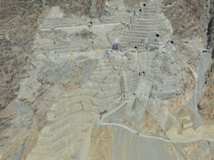 Türkiye'nin en yüksek barajının yarısından fazlası tamamlandı