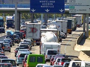 Fransa'da trafikte hız kontrollerini şirketler yapacak