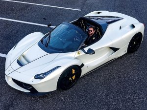 LaFerrari Aperta 10 milyon dolara satıldı