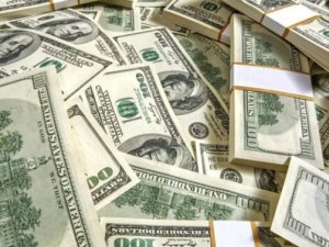 Dolar hafif yükselerek güne başladı