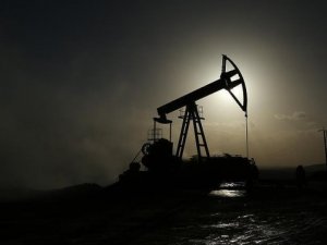 ABD verileri petrolü aşağı çekti