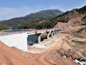 Isparta'yı Antalya'ya bağlayan Melikler Köprüsü açıldı