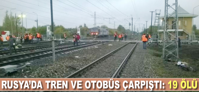 Rusya'da tren ve otobüs çarpıştı: 19 ölü