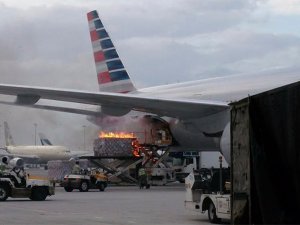 American Airlines uçağında yangın çıktı
