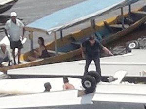 Brezilya'da, Greenpeace uçağı düştü