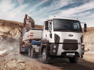 Ford Trucks'ın yeni 6x4 Çekici modeli 3542T yollara hazır