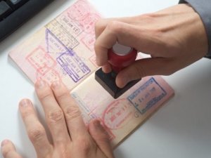 Pasaport ve ehliyet hizmetlerinin devrinde süre uzadı