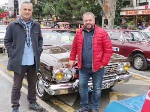 İstanbul Klasik Otomobilciler Derneği'nden Cumhuriyet’in 94.yılına özel konvoy