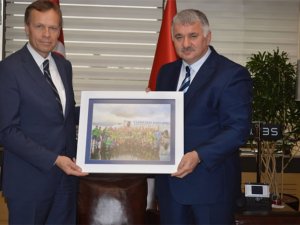 Litvanya Büyükelçisi Audrius Brüzga, THY'yi ziyaret etti