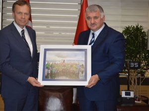 Litvanya Büyükelçisi Audrius Brüzga, THY'yi ziyaret etti