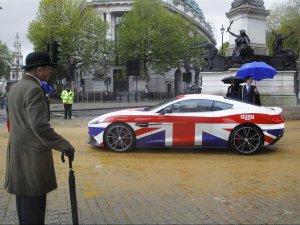 Aston Martin'den Brexit uyarısı