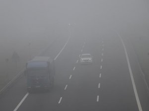 Bolu'da yoğun sis ulaşımı olumsuz etkiliyor