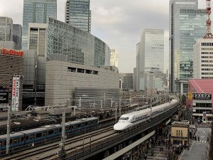 Japonya'da 20 saniye erken kalkan tren için özür