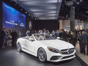Mercedes-Benz yeni modellerini Los Angeles Otomobil Fuarı’nda tanıttı