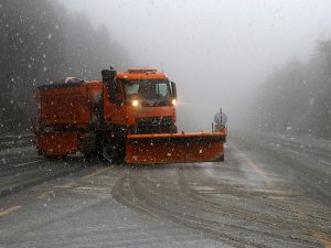 Bolu Dağı'nda yoğun kar yağışı başladı
