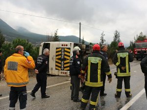 Denizli'de öğrenci midibüsü devrildi: 20 yaralı