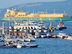 LNG tankeri Çanakkale Boğazı'ndan geçti