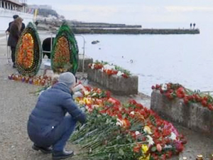 Rusya'daki uçak kazasında hayatını kaybeden 92 kişi anıldı