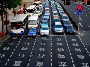 Çin yakıt standartlarına uymayan modellerinin üretimini durduruyor