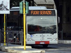 Roma'da toplu taşıma çalışanları greve gitti