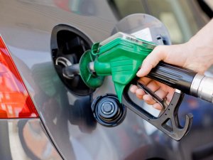 Benzine 8 kuruş zam yapılması bekleniyor