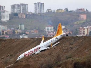 Pistten çıkan uçağı kurtaracak çekici Trabzon'a ulaştı