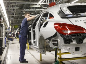 Mercedes-Benz, Türkiye yatırımlarını bu yıl da artırmayı hedefliyor