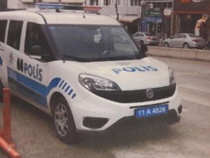 Polis aracına hatalı park cezası kesildi