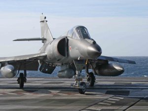 Fransa Arjantin'e 5 adet savaş uçağı sattı
