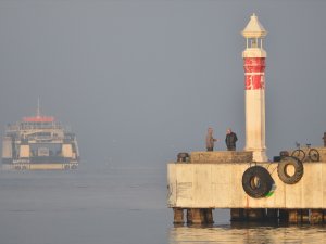 Çanakkale Boğazı'nda sis nedeniyle deniz ulaşımı aksadı
